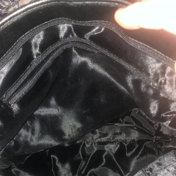 Black Aigner Handbag. Nice Condition - Picture 3 of 3